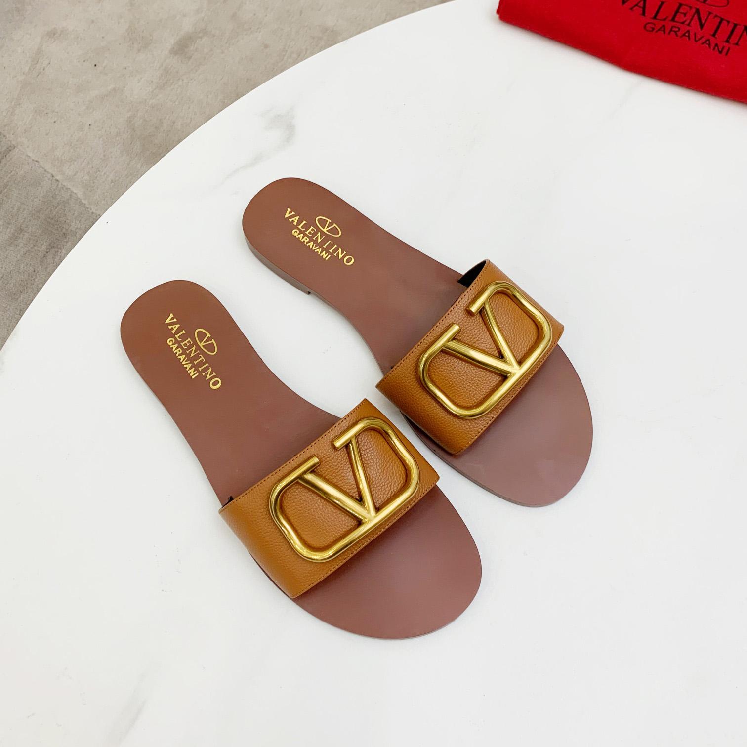 Valenti VLogo Signature Slide Sandal In Grainy Cowhide With Accessory - DopestKickz