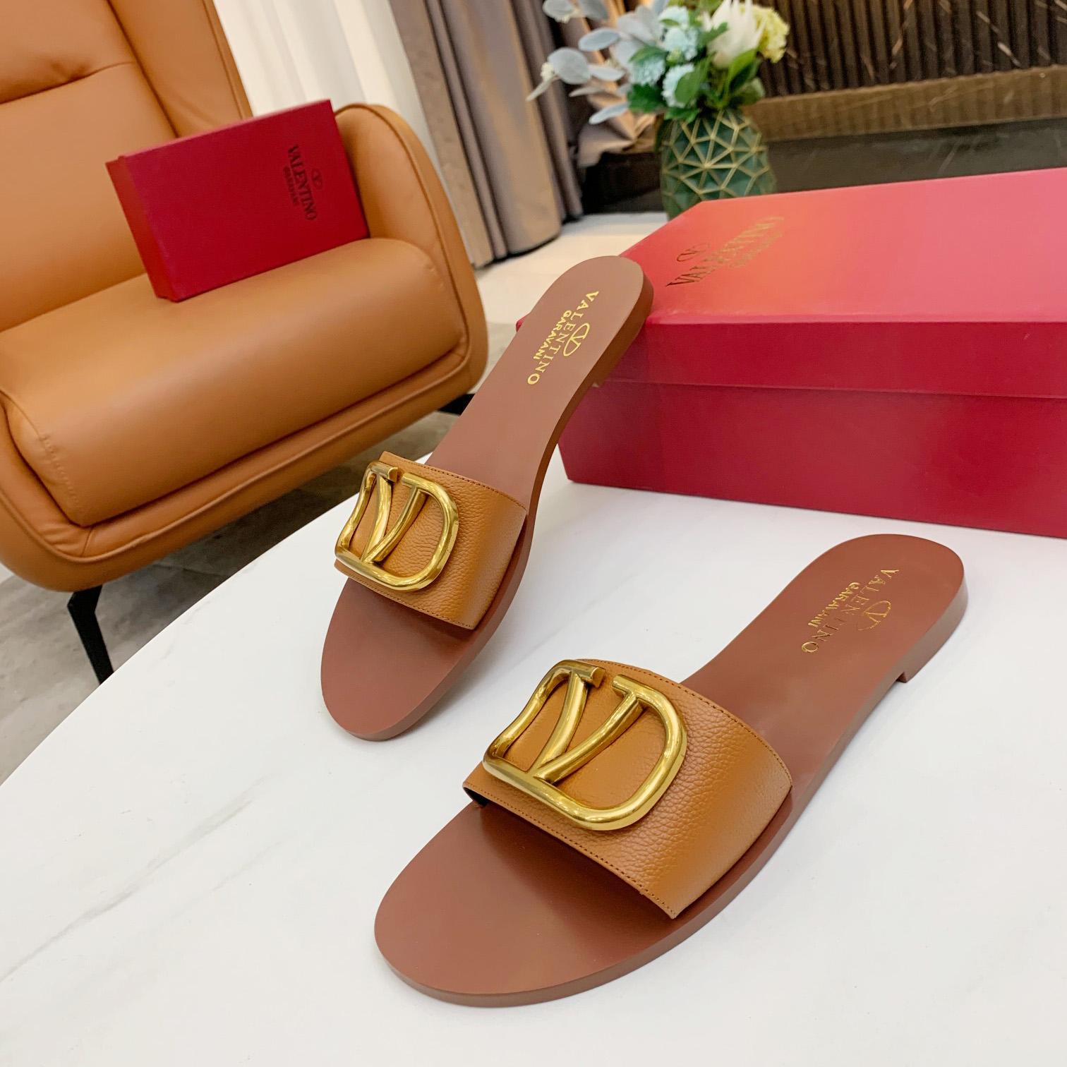Valenti VLogo Signature Slide Sandal In Grainy Cowhide With Accessory - DopestKickz