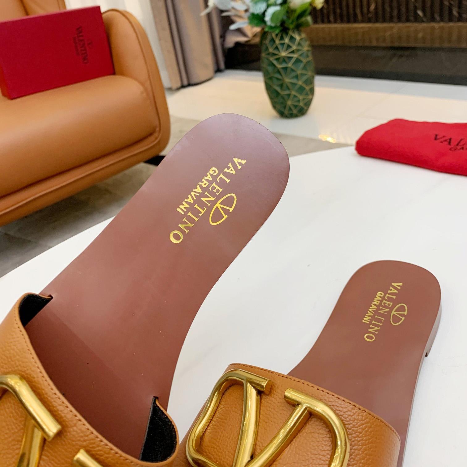 Valenti VLogo Signature Slide Sandal In Grainy Cowhide With Accessory - DopestKickz