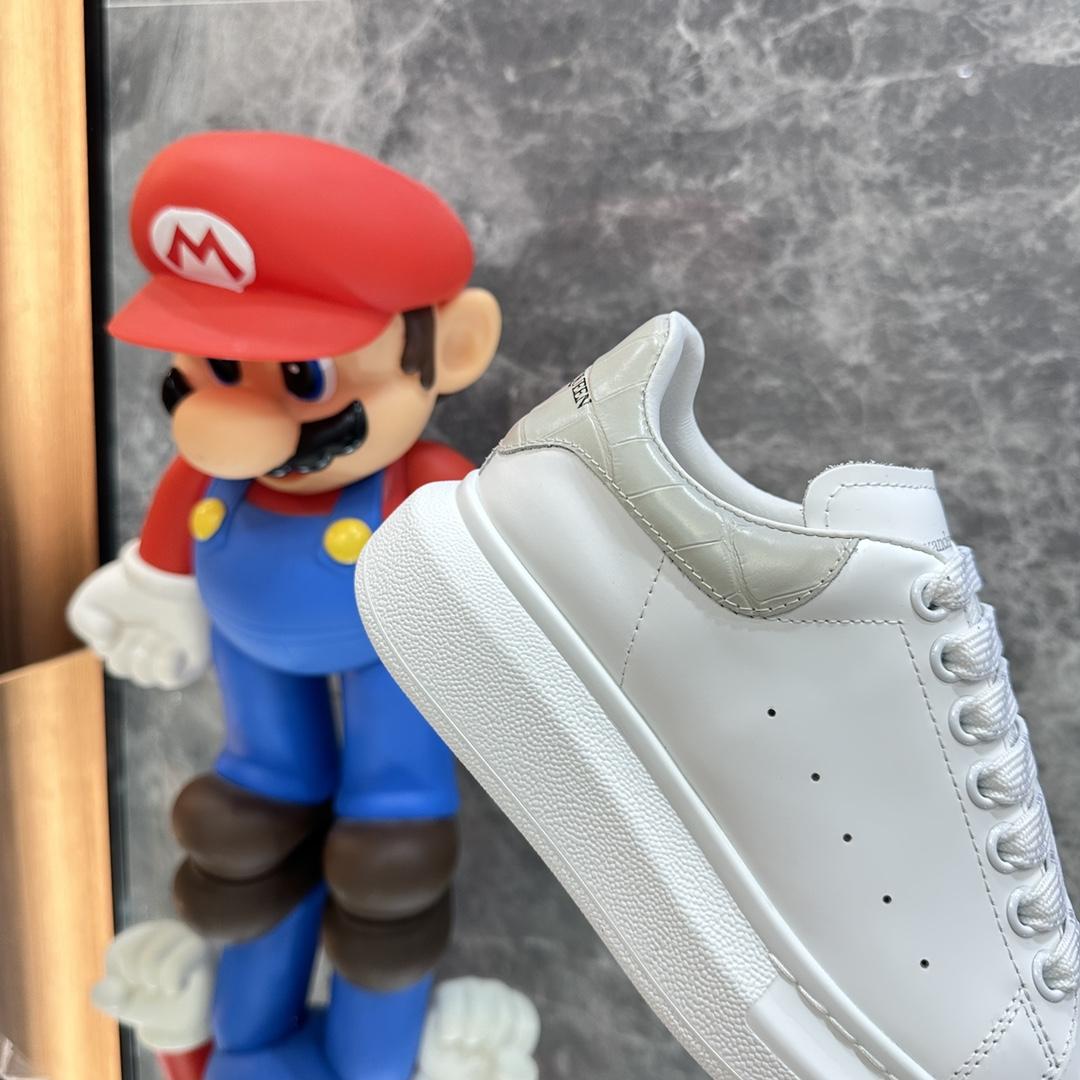 Alexander Mqueen Oversized Sneaker In White - DopestKickz
