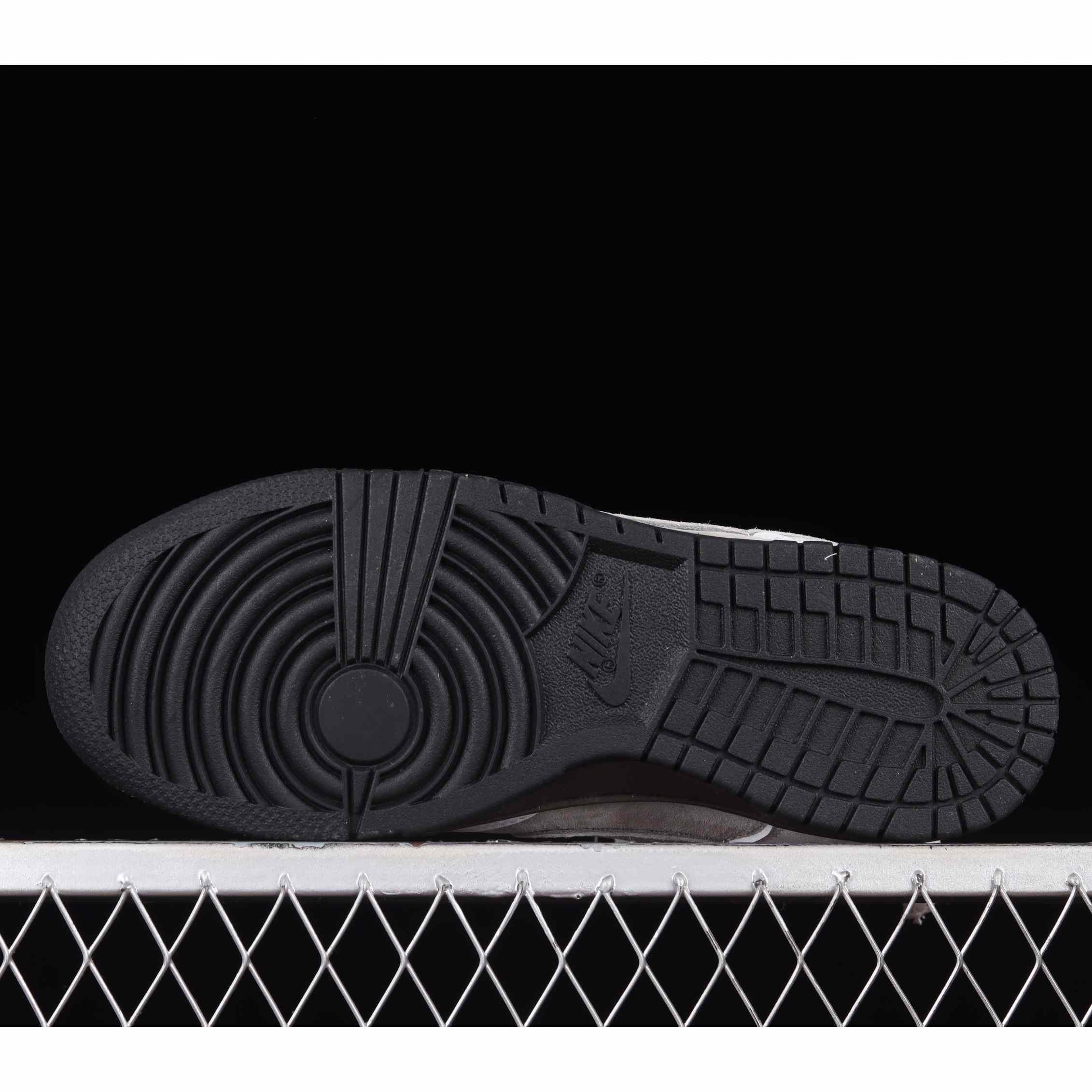 Nike SB Dunk Low 