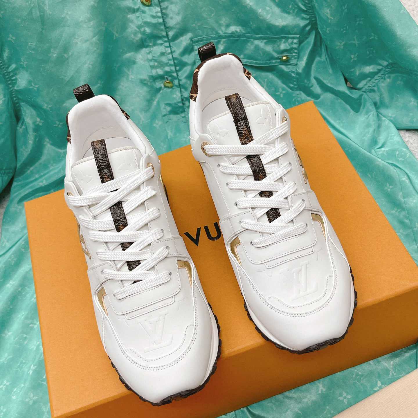 Louis Vuitton Run Away Sneaker      1AAP3T - DopestKickz