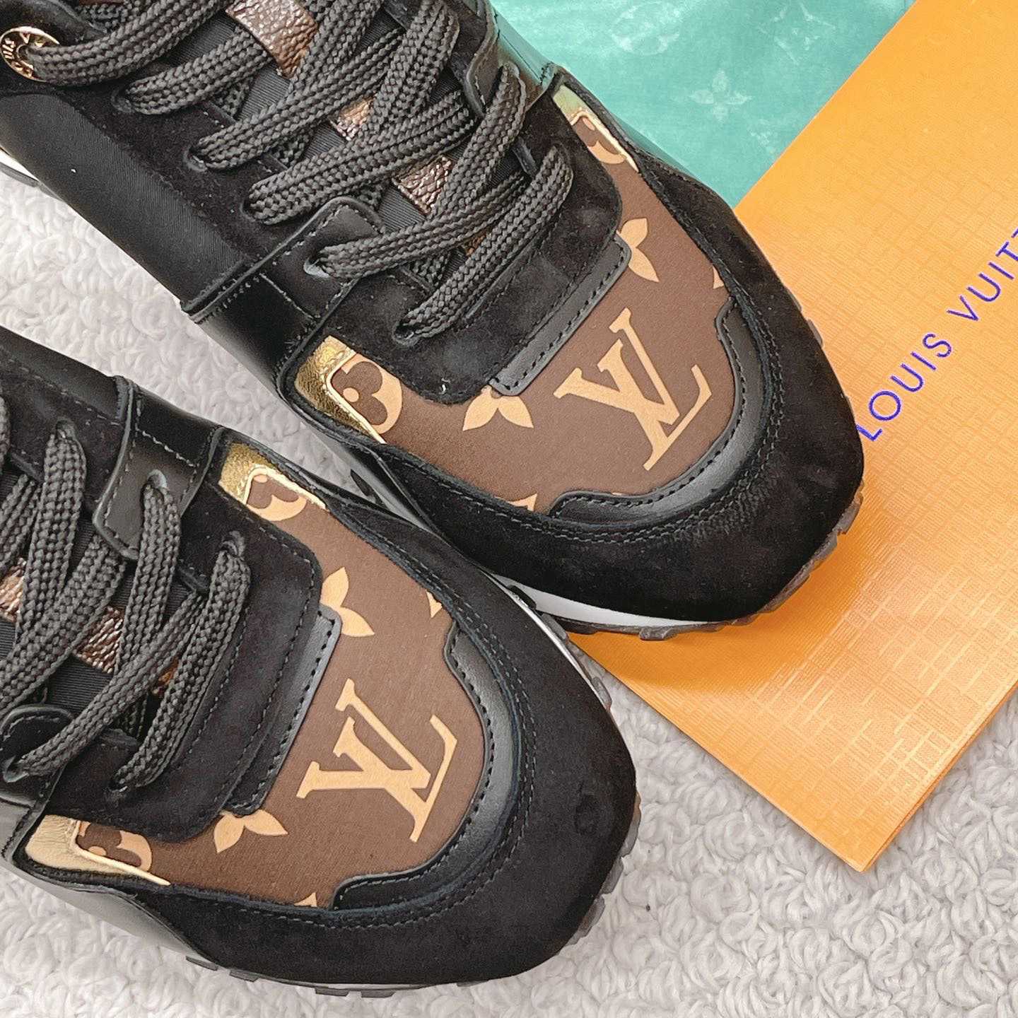 Louis Vuitton Run Away Sneaker      1AAP3D - DopestKickz