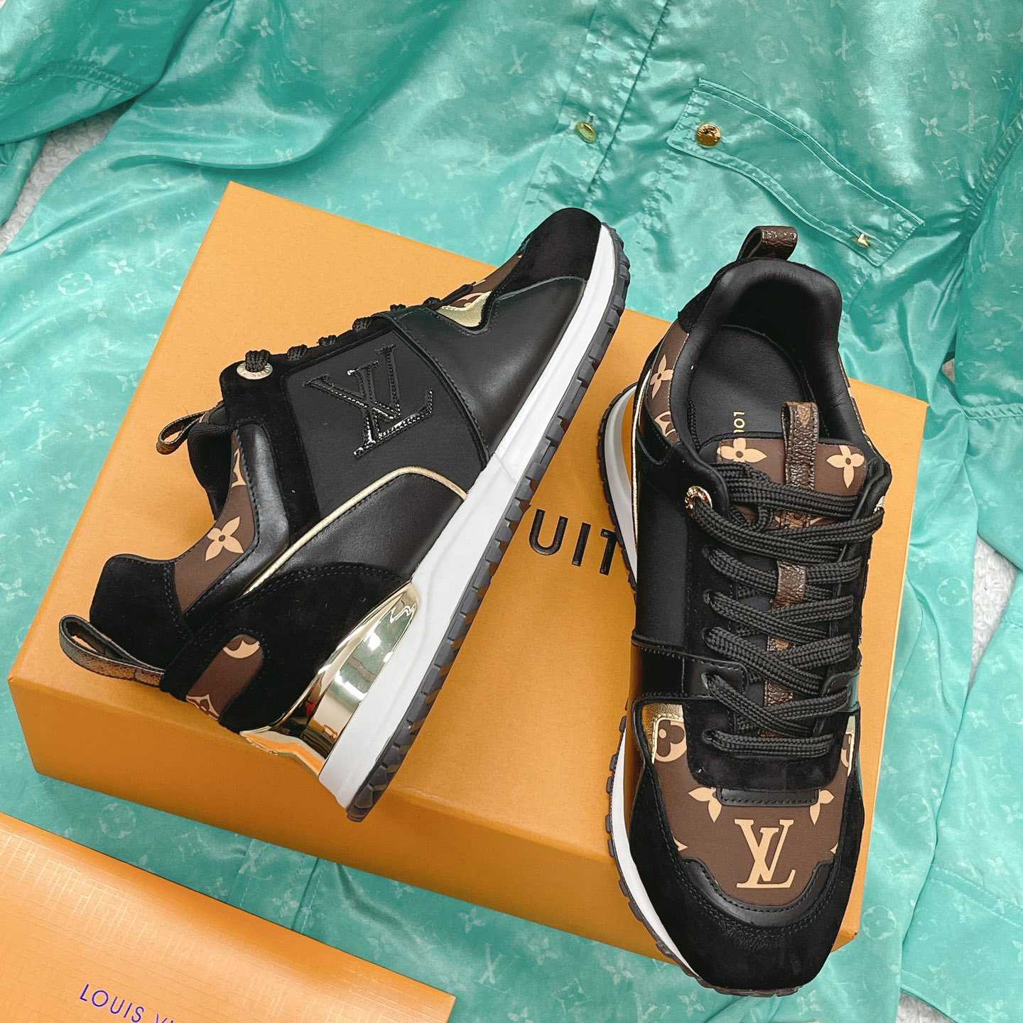 Louis Vuitton Run Away Sneaker      1AAP3D - DopestKickz