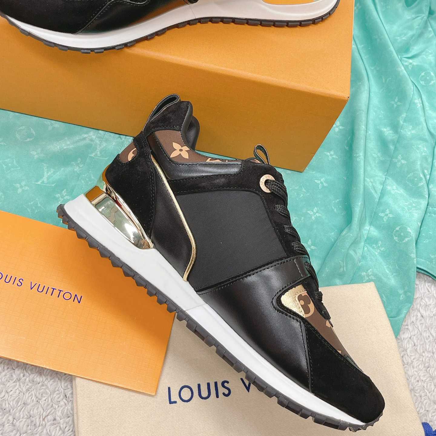 Louis Vuitton Run Away Sneaker      1AAP3D - DopestKickz