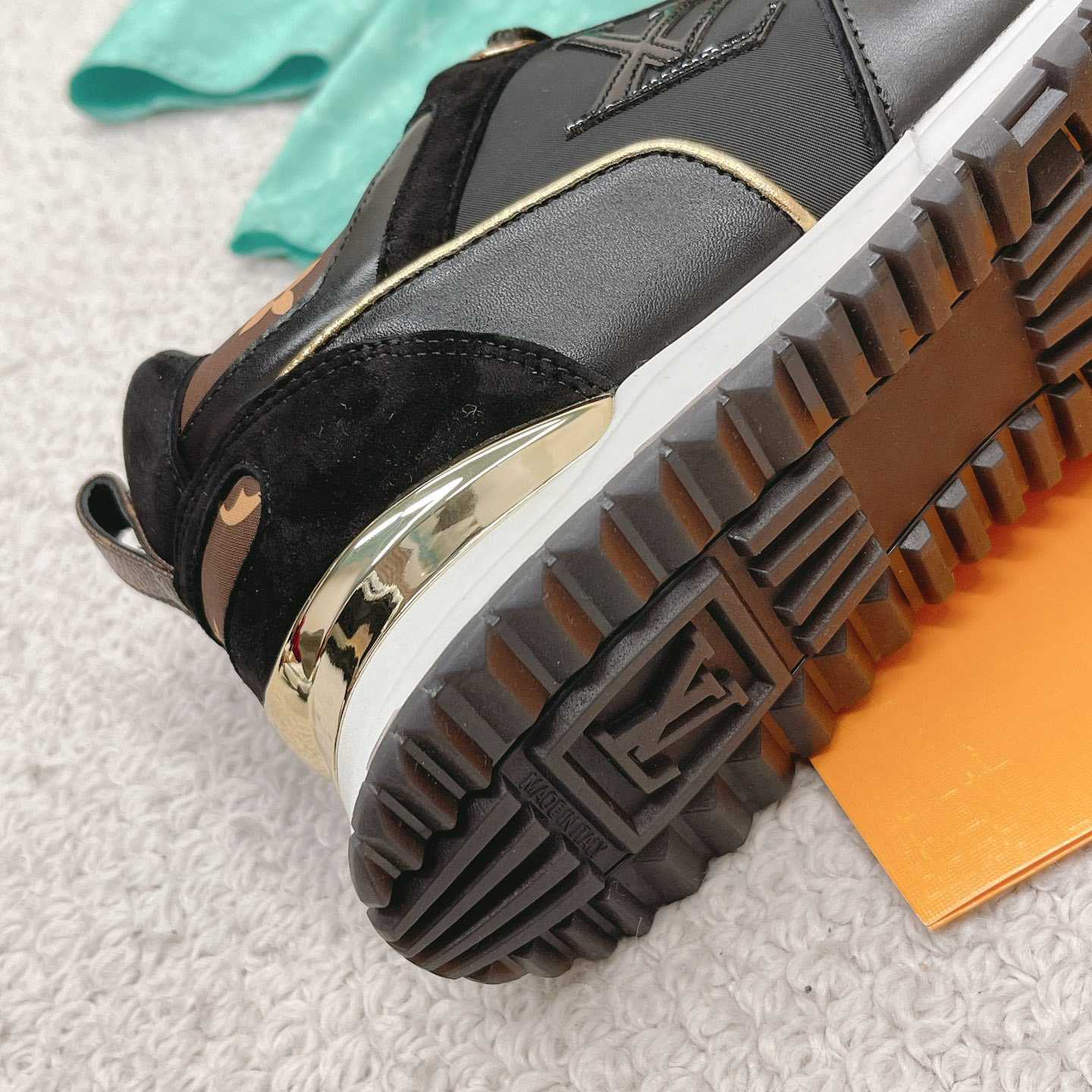 Louis Vuitton Run Away Sneaker      1AAP3D - DopestKickz