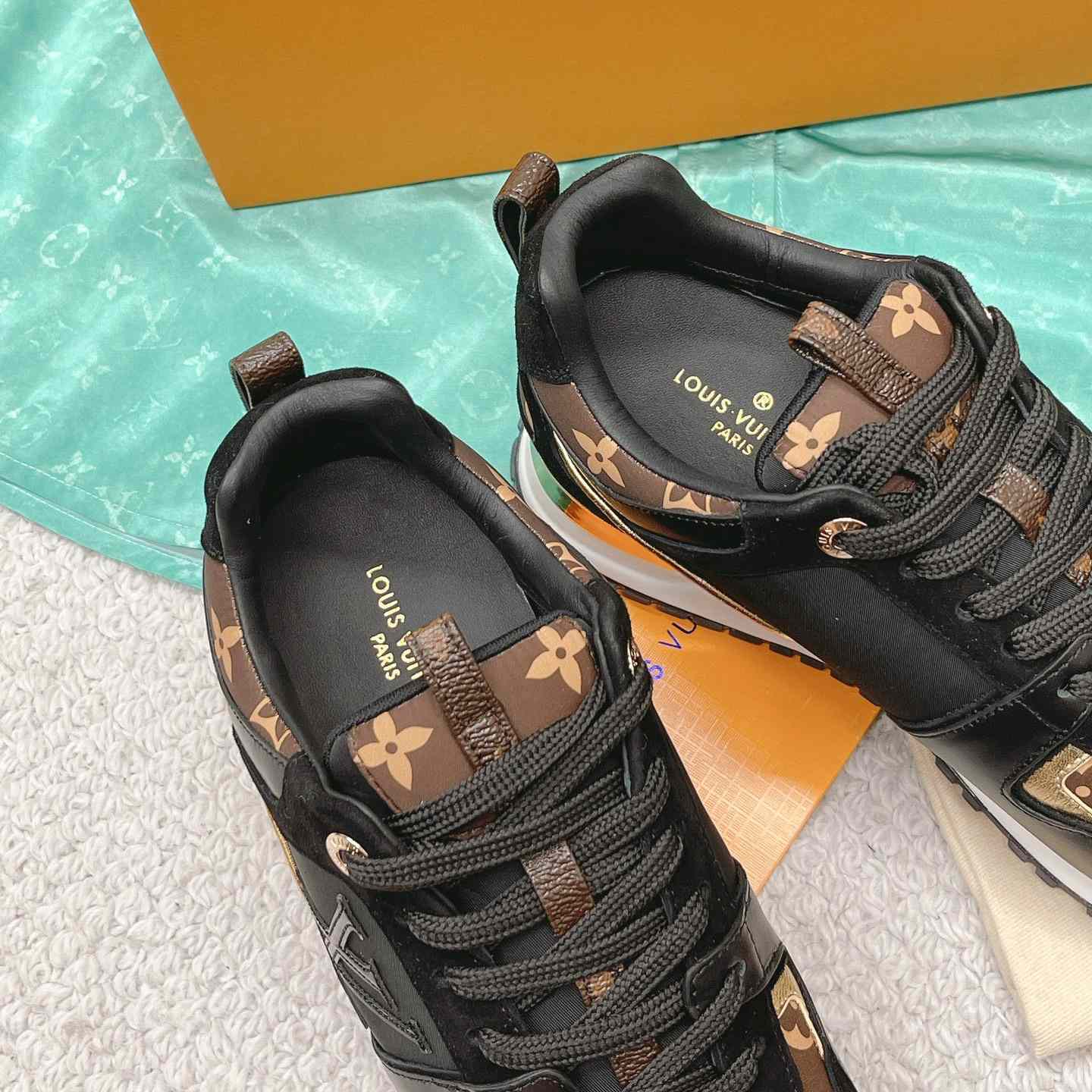 Louis Vuitton Run Away Sneaker      1AAP3D - DopestKickz