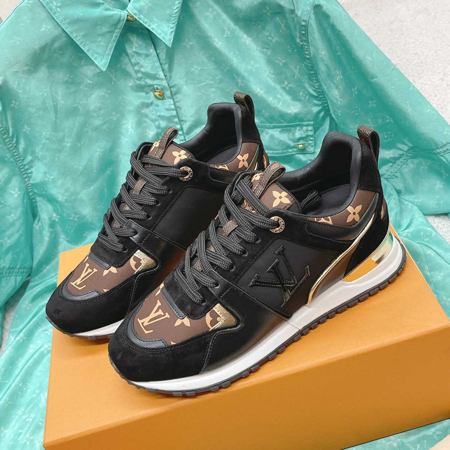 Louis Vuitton Run Away Sneaker      1AAP3D - DopestKickz