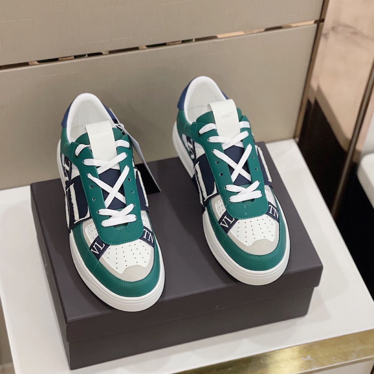 Valenti Garavani VL7N Low-Top Sneakers - DopestKickz