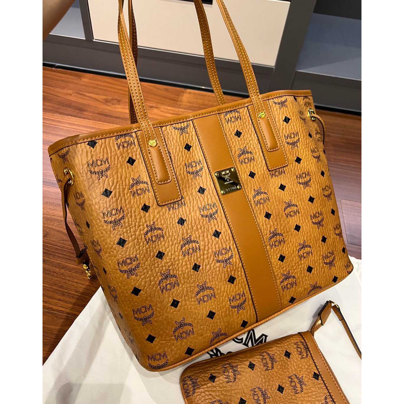 MCM Reversible Liz Shopper In Visetos  - DopestKickz