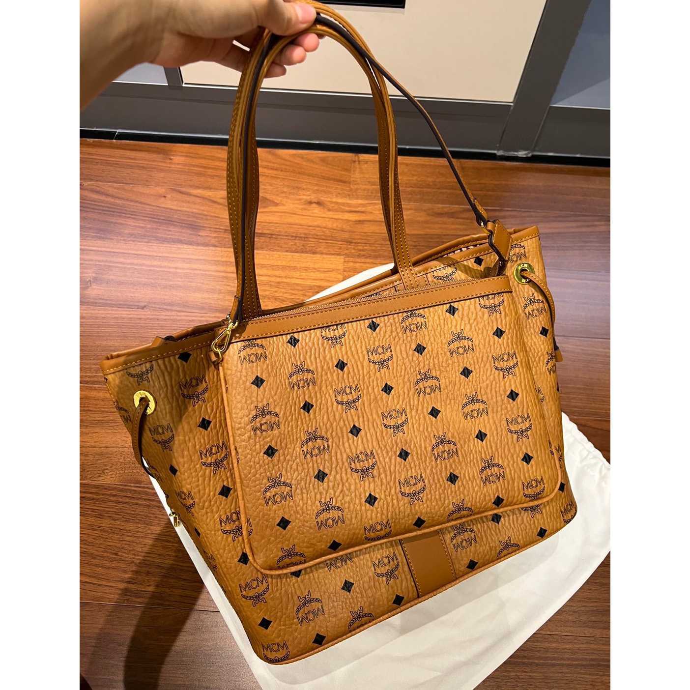 MCM Reversible Liz Shopper In Visetos  - DopestKickz