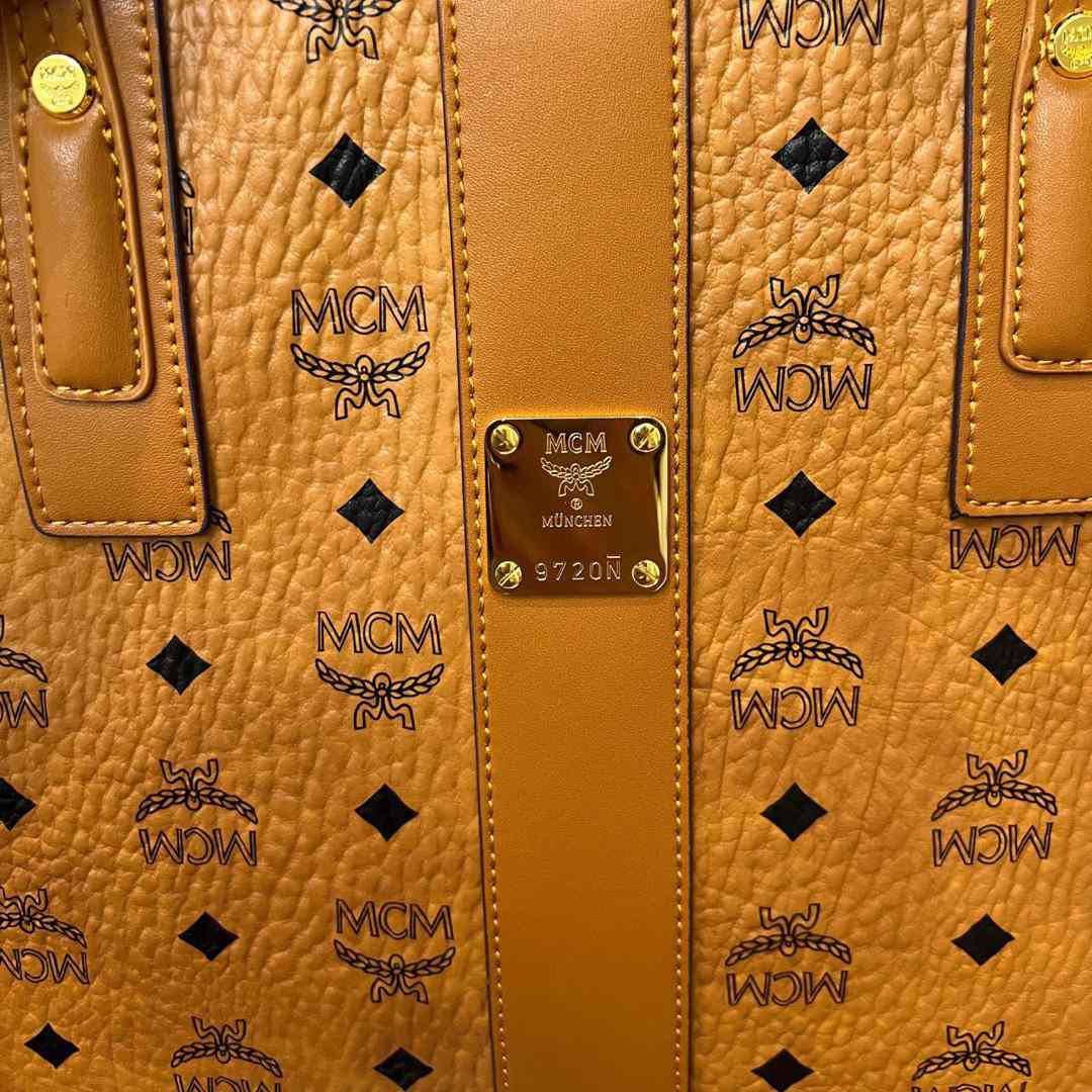 MCM Reversible Liz Shopper In Visetos  - DopestKickz