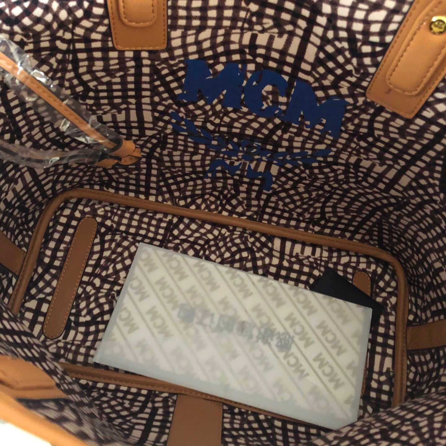 MCM Reversible Liz Shopper In Visetos  - DopestKickz