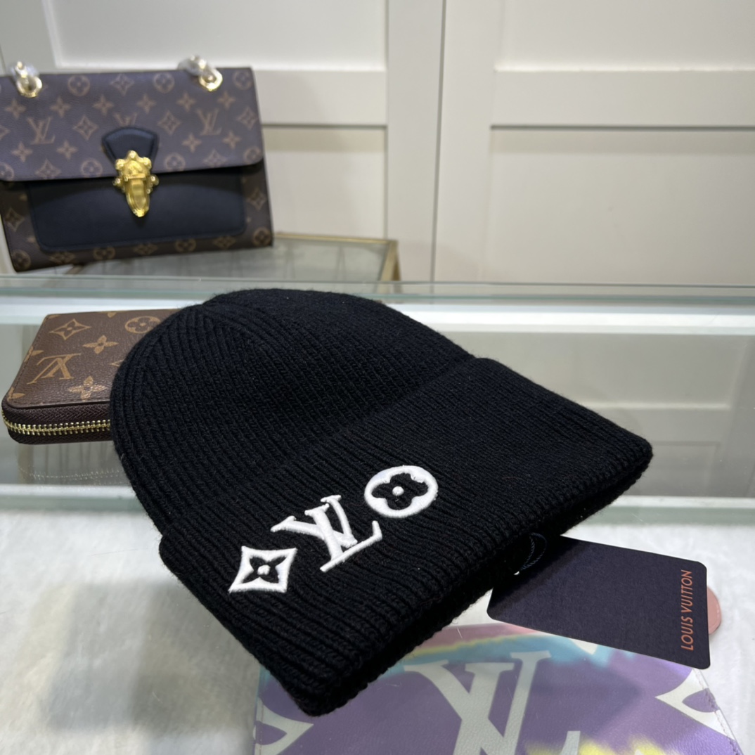 Louis Vuitton LV Headline Beanie    M77872 - DopestKickz