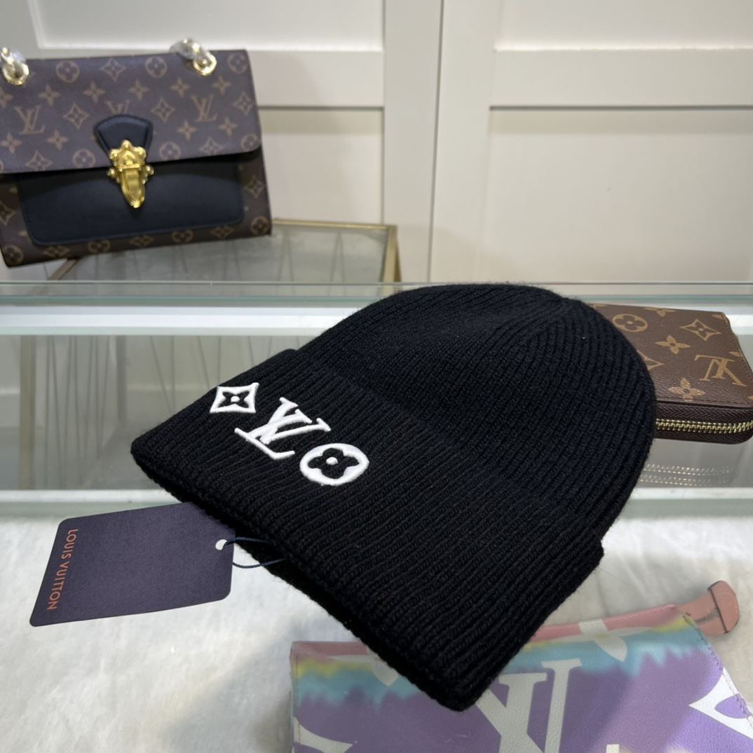Louis Vuitton LV Headline Beanie    M77872 - DopestKickz