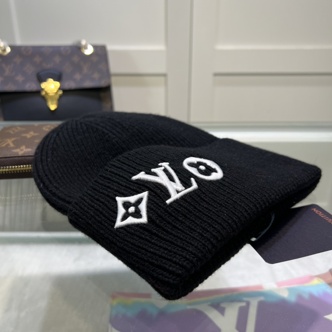 Louis Vuitton LV Headline Beanie    M77872 - DopestKickz