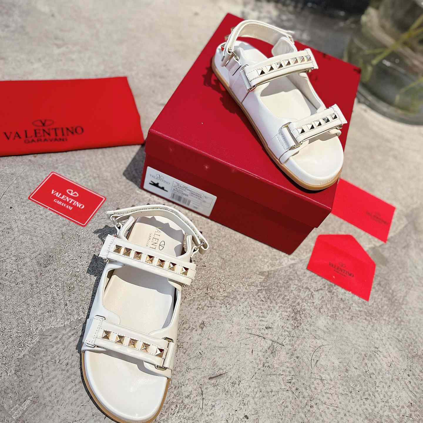 Valenti Garavani Rockstud Flat Sandal In Nappa Leather - DopestKickz