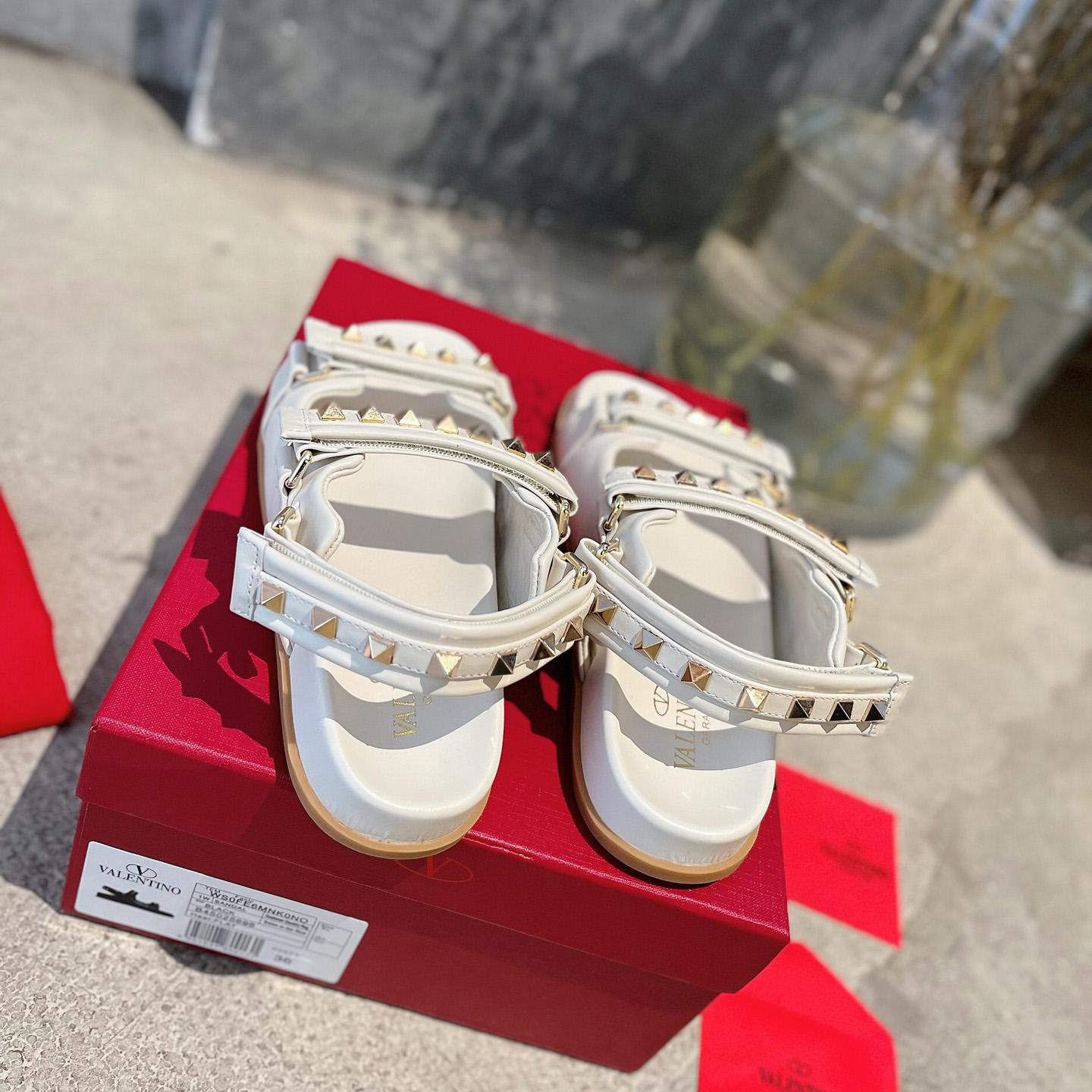 Valenti Garavani Rockstud Flat Sandal In Nappa Leather - DopestKickz