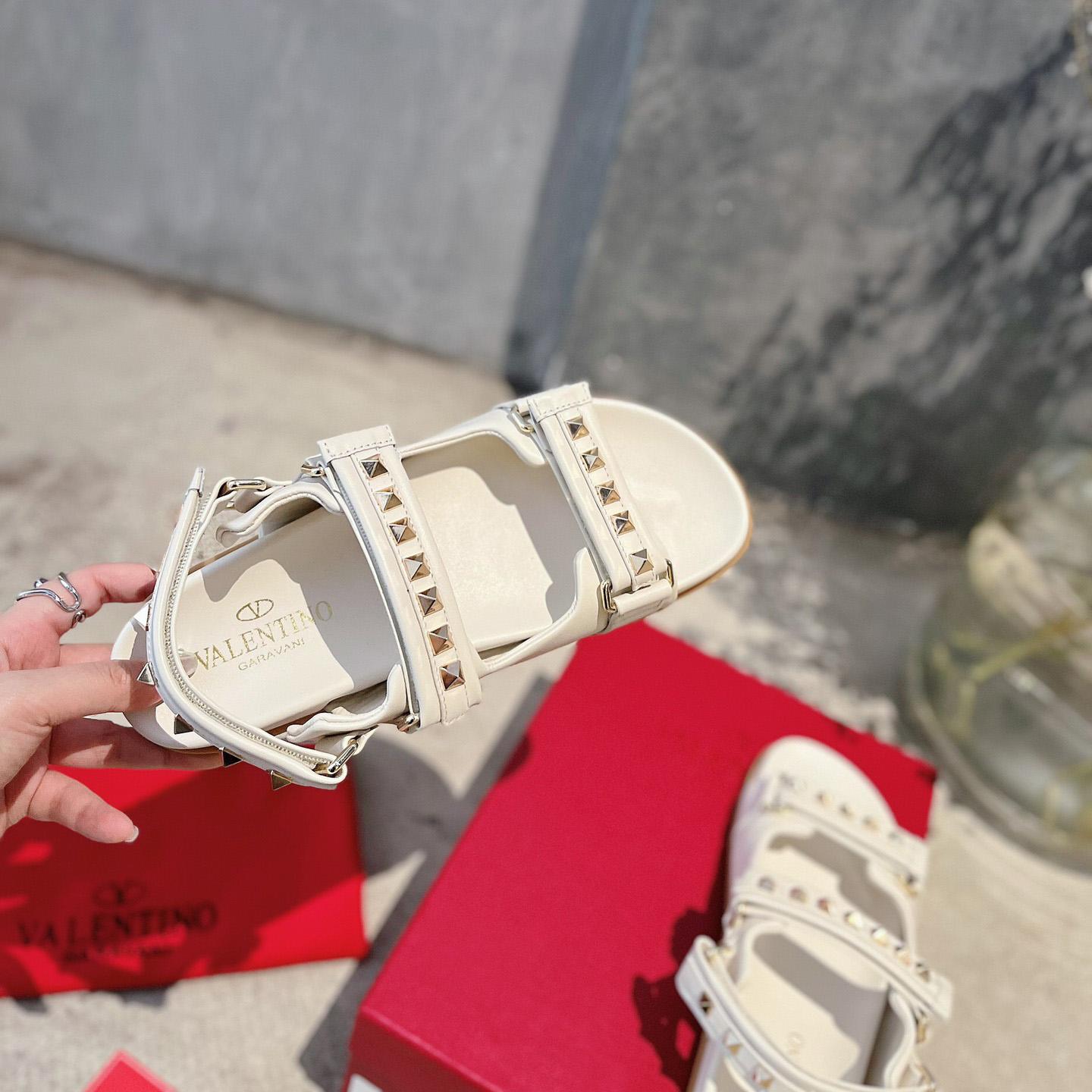 Valenti Garavani Rockstud Flat Sandal In Nappa Leather - DopestKickz