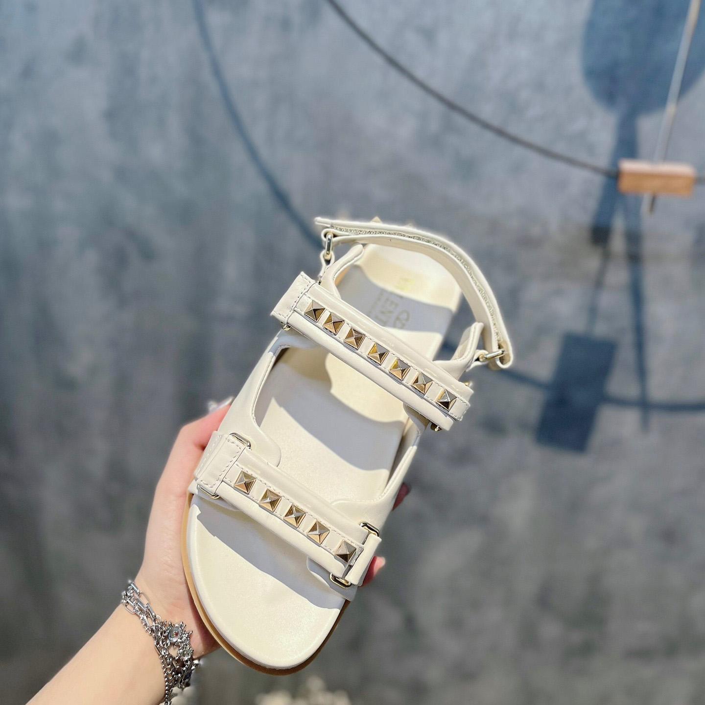 Valenti Garavani Rockstud Flat Sandal In Nappa Leather - DopestKickz