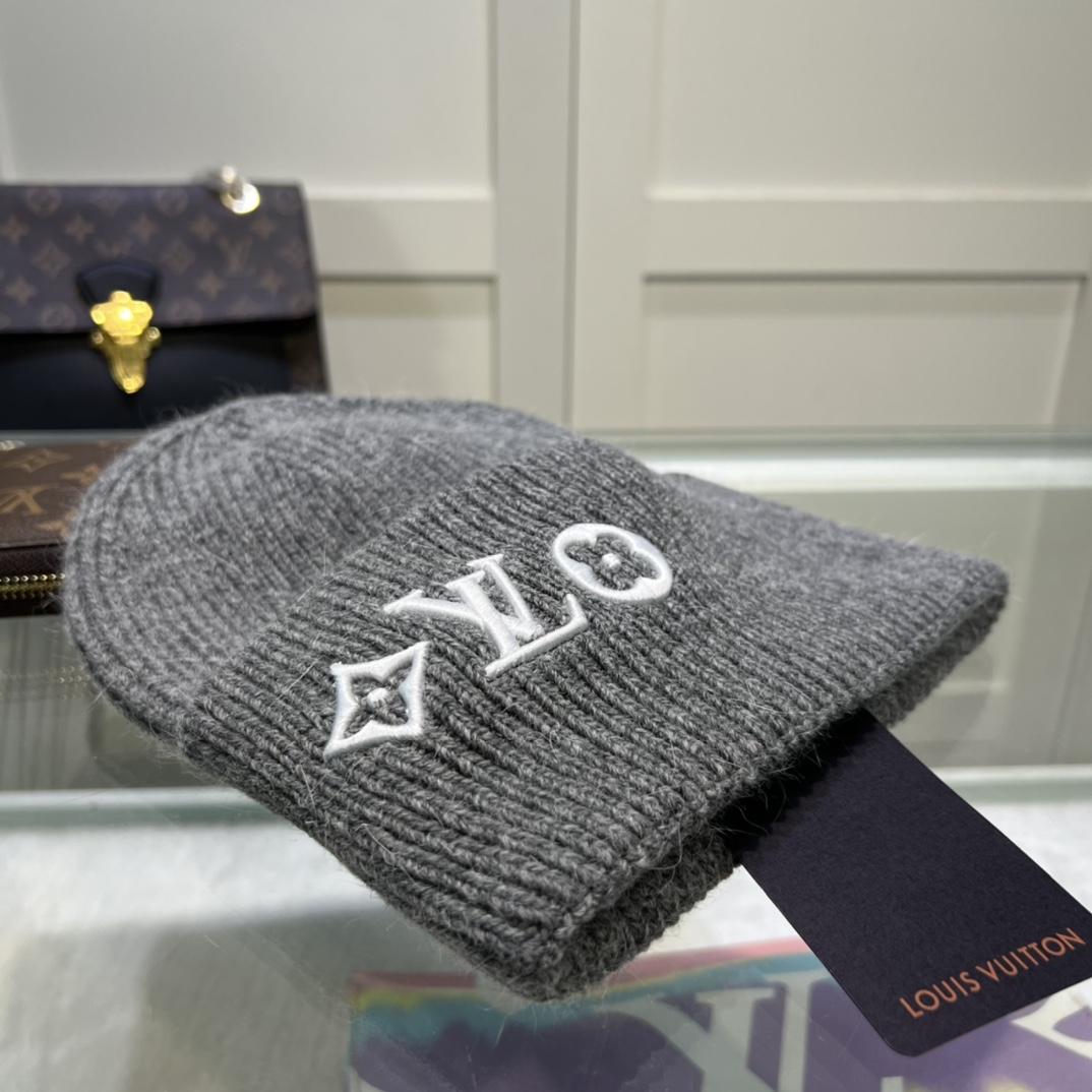 Louis Vuitton LV Headline Beanie - DopestKickz