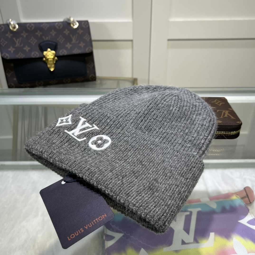 Louis Vuitton LV Headline Beanie - DopestKickz