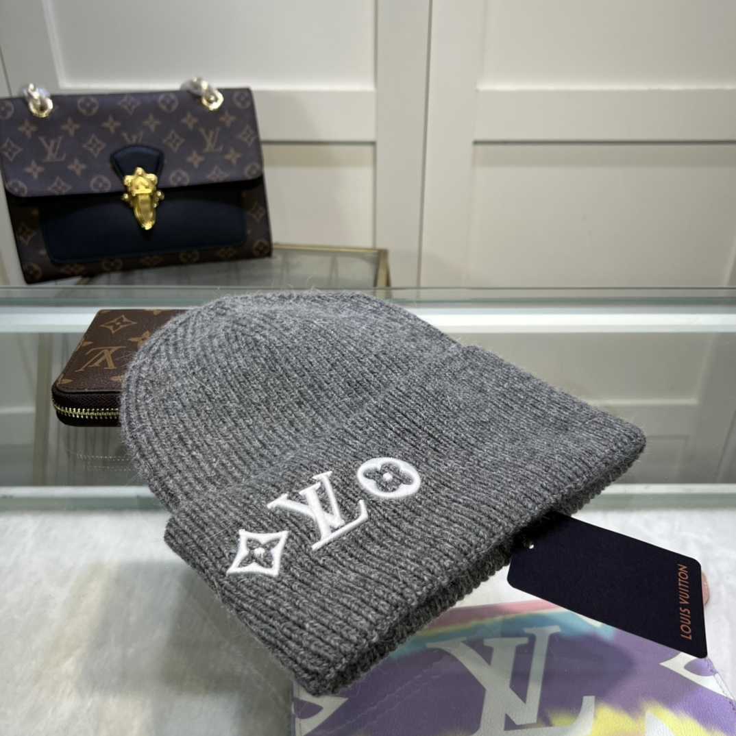 Louis Vuitton LV Headline Beanie - DopestKickz