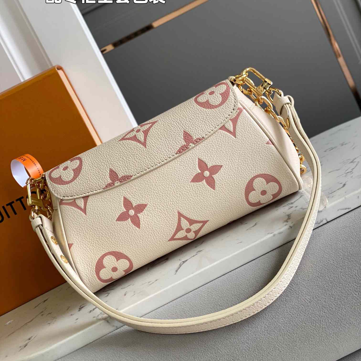 Louis Vuitton Favorite Handbag  (24x14x9CM)    M46393 - DopestKickz