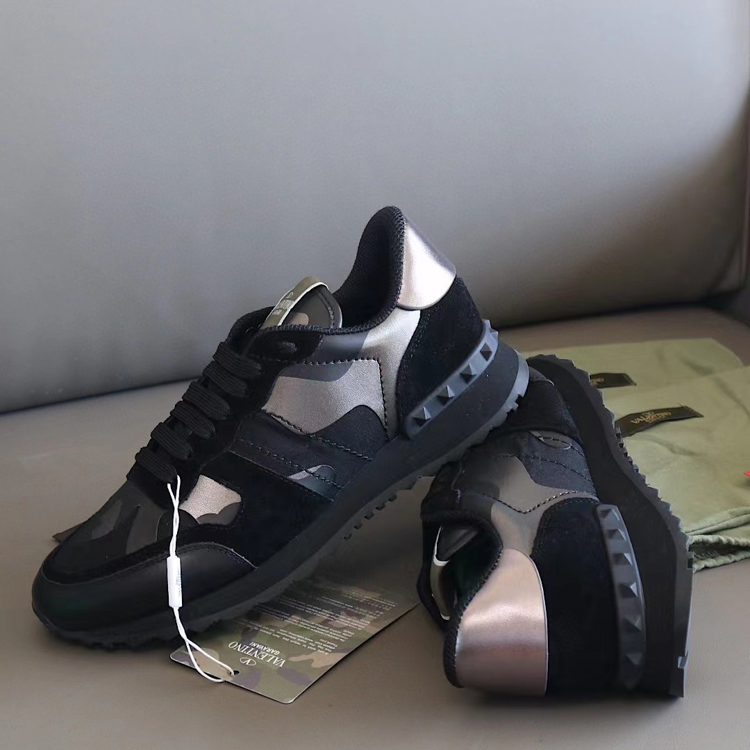 Valenti Garavani Rockrunner Sneakers - DopestKickz
