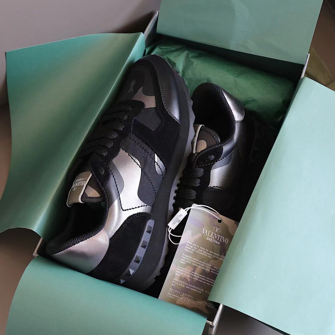Valenti Garavani Rockrunner Sneakers - DopestKickz