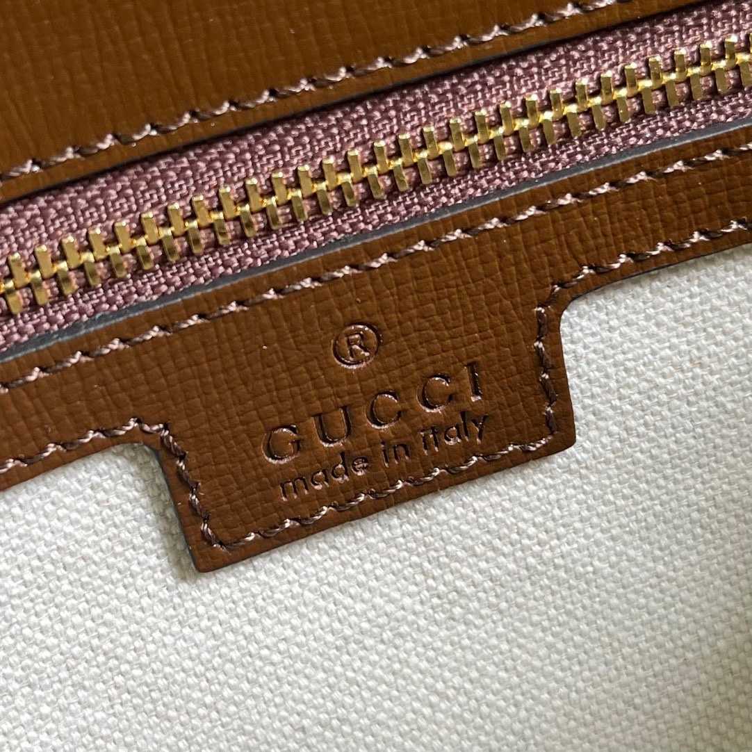 Gucci GG Messenger Bag With Interlocking G(25.4-17-7.8cm)    - DopestKickz