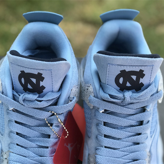 Air Jordan 4 Retro UNC PE Sneaker     AJ4-HO12MNJDLS247 - DopestKickz