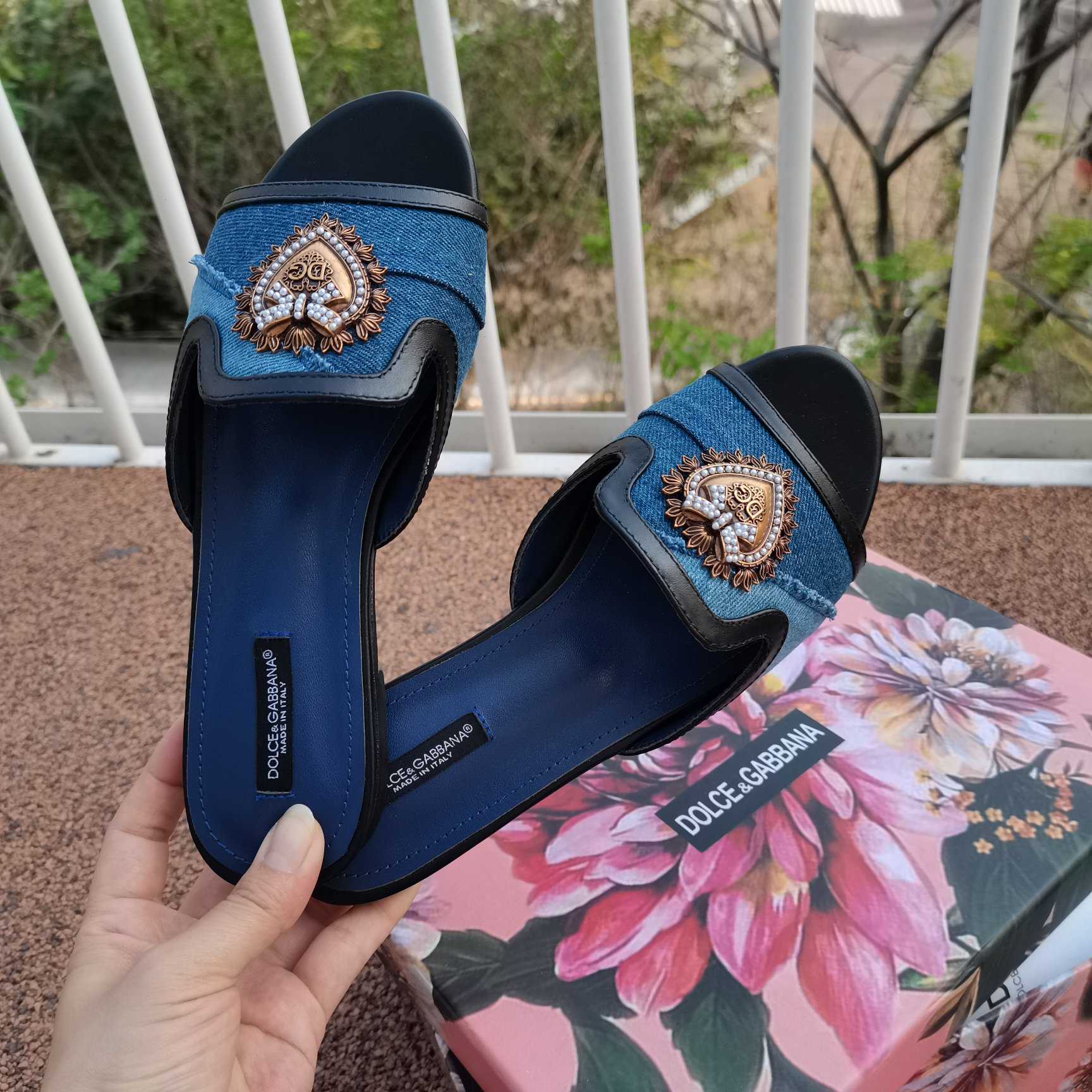 Dolce & Gabbana Slip-on Flat Sandals - DopestKickz