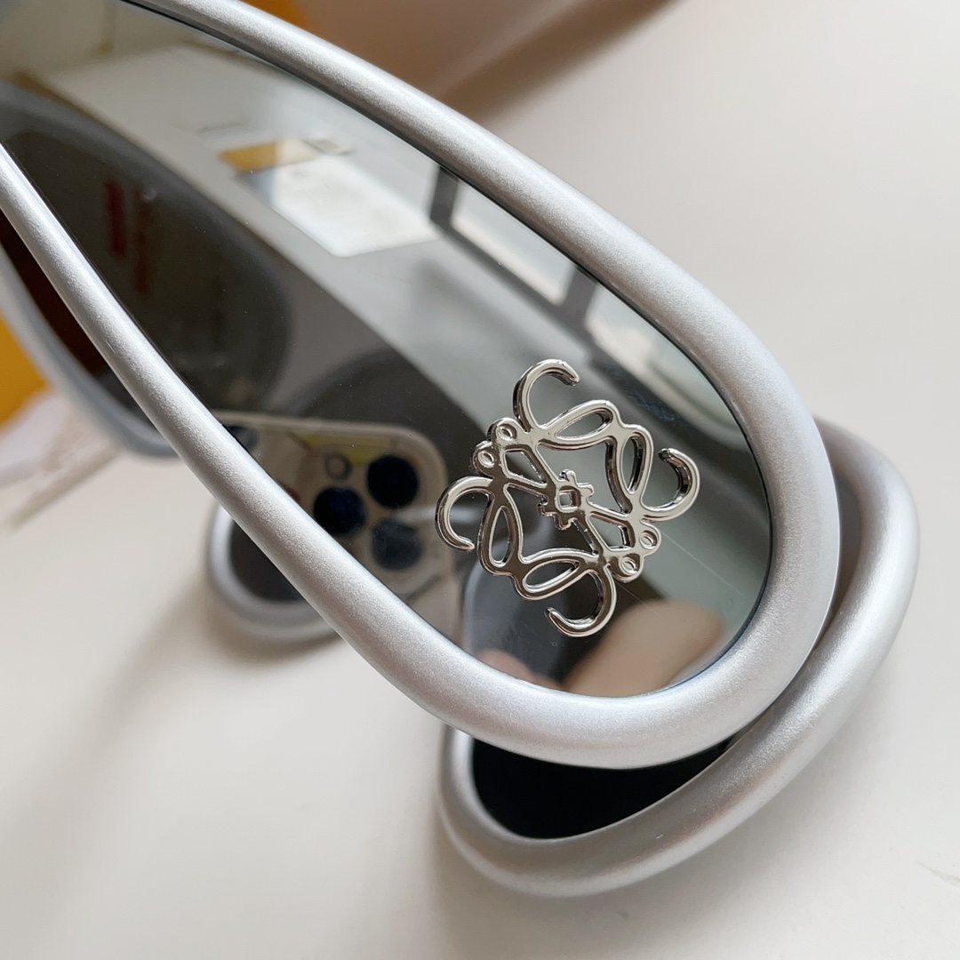 Loewe Wave Mask Sunglasses - DopestKickz