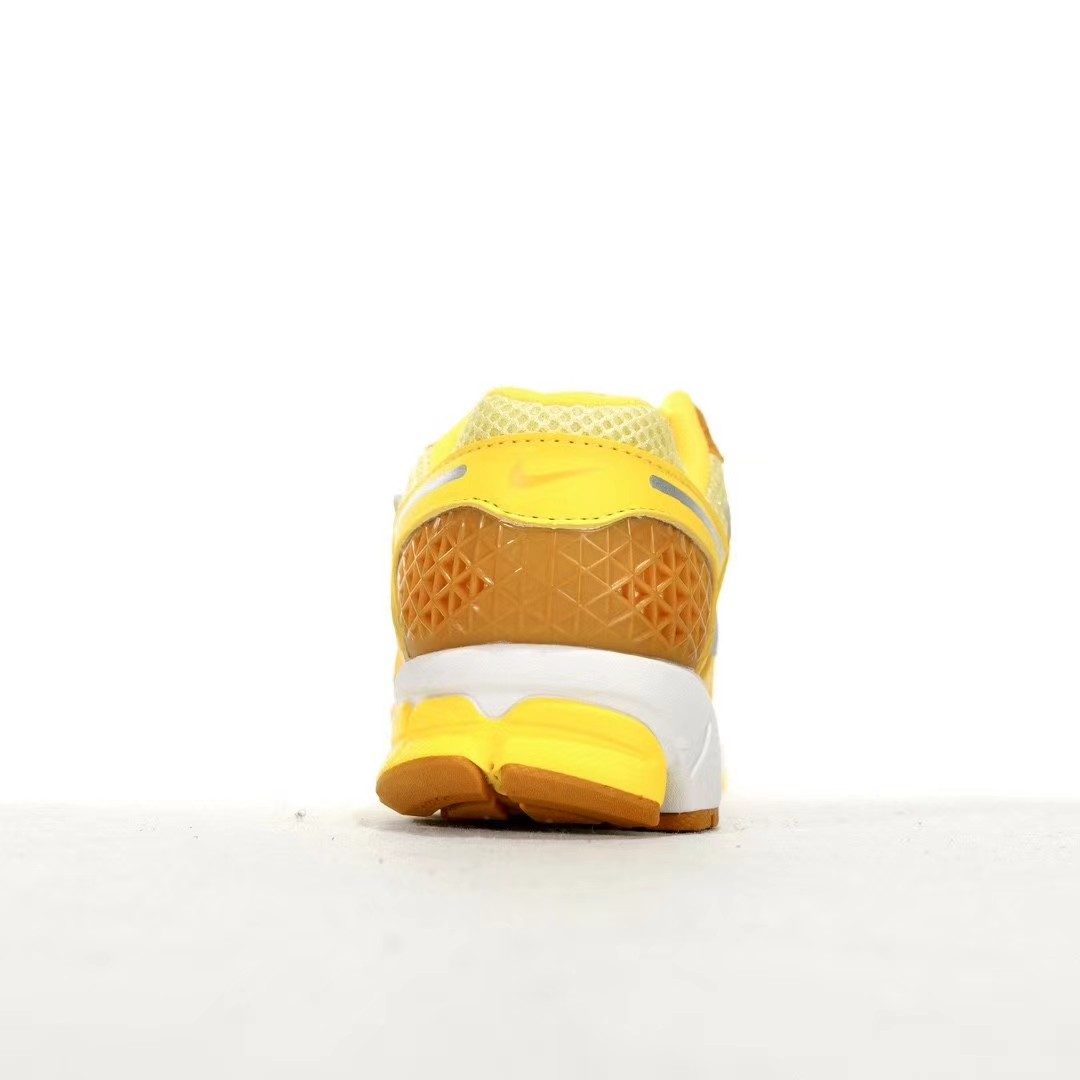 Nike Zoom Vomero 5 Sneaker   FJ4453-765 - DopestKickz
