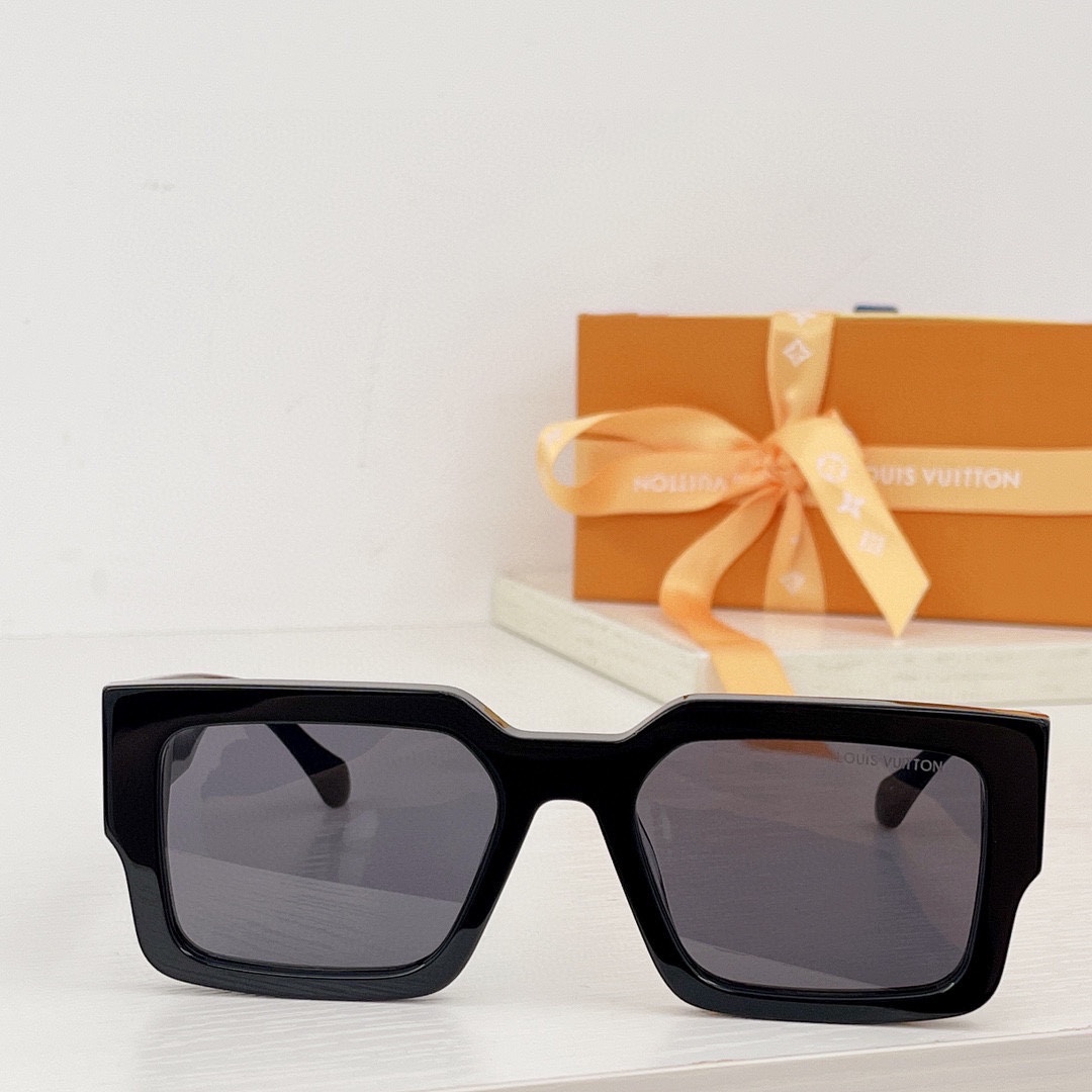 Louis Vuitton LV Clash Square Sunglasses   Z1580W - DopestKickz
