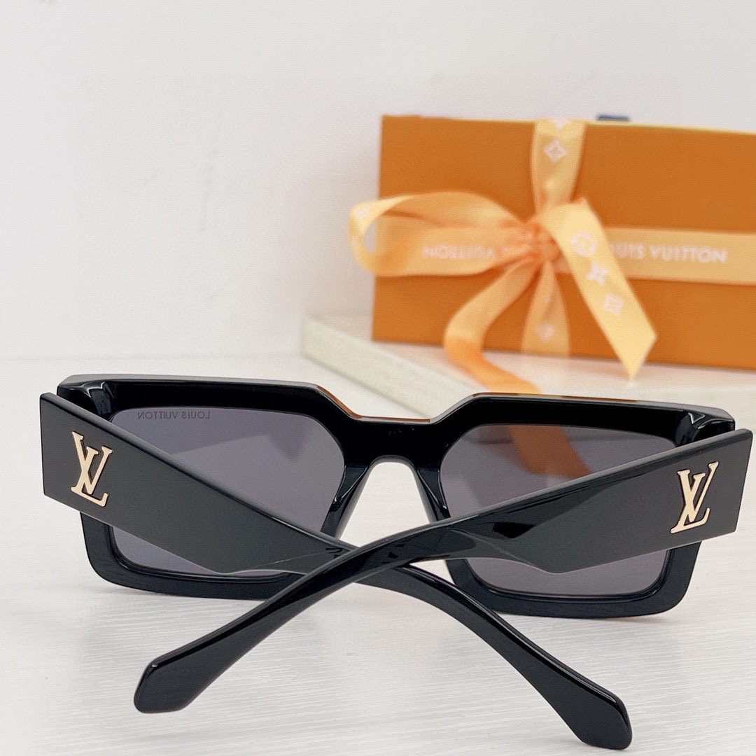 Louis Vuitton LV Clash Square Sunglasses   Z1580W - DopestKickz