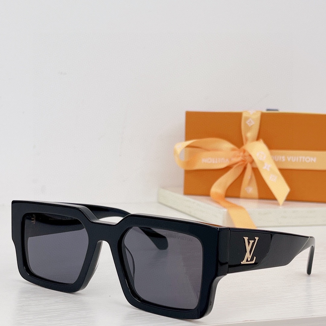 Louis Vuitton LV Clash Square Sunglasses   Z1580W - DopestKickz
