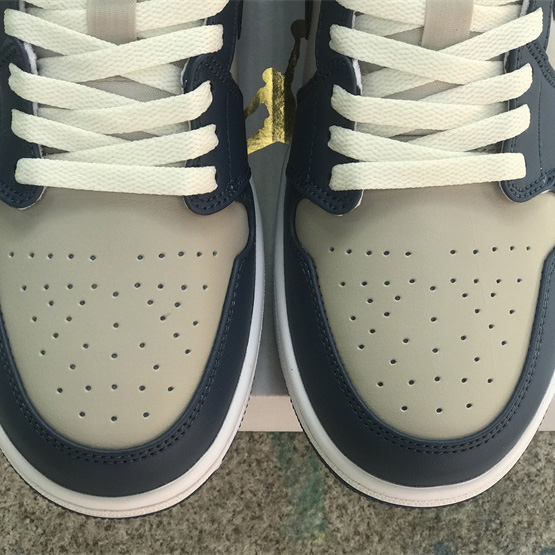 Air Jordan 1 Low OG  Sneaker        DC0774-402  - DopestKickz