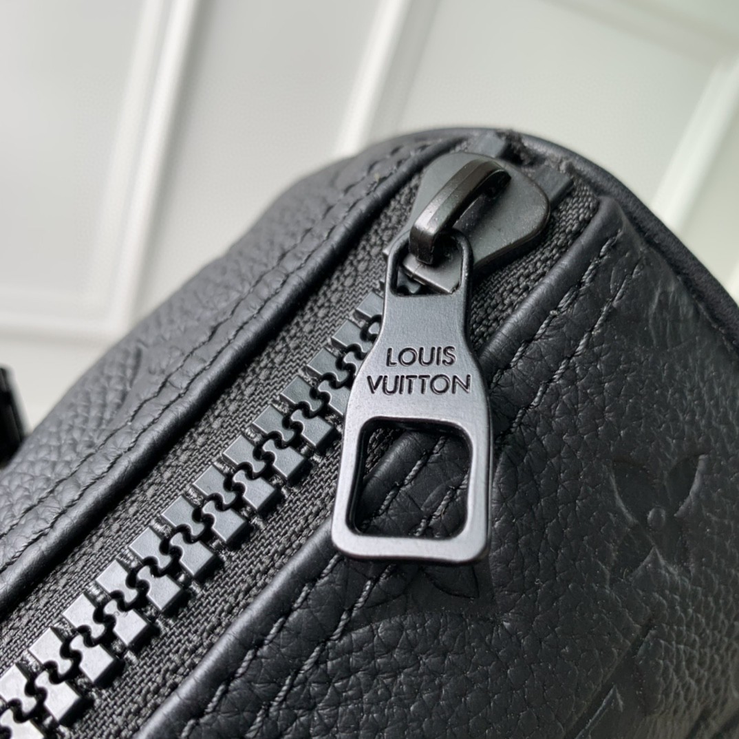 Louis Vuitton CKeepall Bandoulière 25 Taurillon Monogram (25x15x11CM)   M20900 - DopestKickz