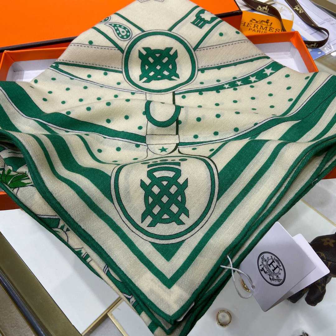 Hermes La Promenade Du Matin Bandana Shawl 140 - DopestKickz
