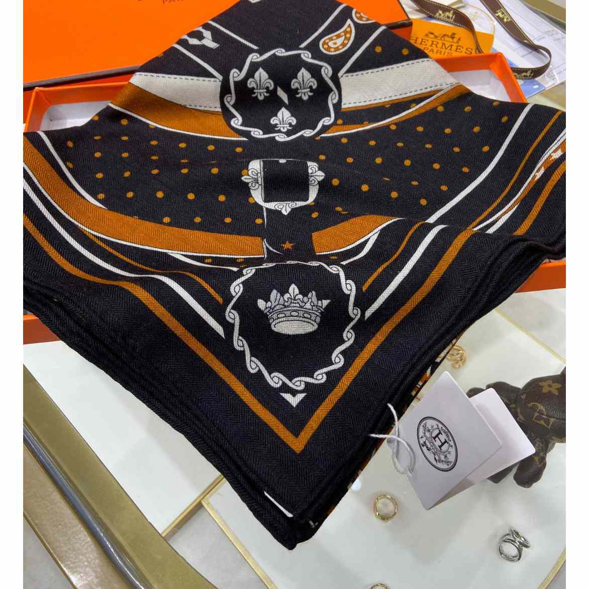 Hermes La Promenade Du Matin Bandana Shawl 140 - DopestKickz