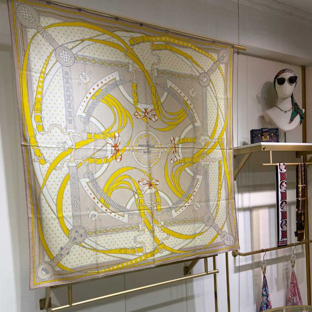 Hermes La Promenade Du Matin Bandana Shawl 140 - DopestKickz