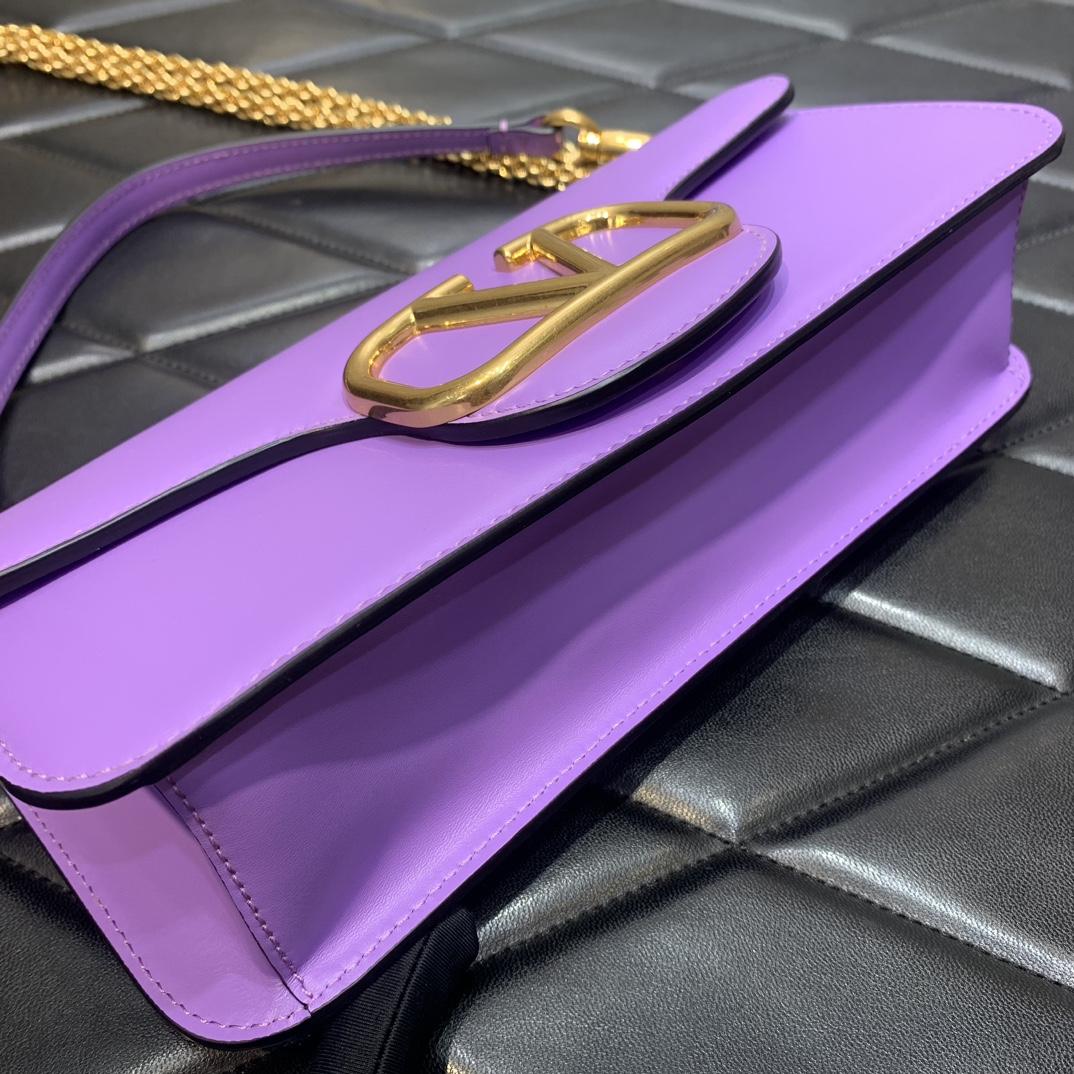 Valenti Garavani Locò Shoulder Bag (27-13-6cm) - DopestKickz