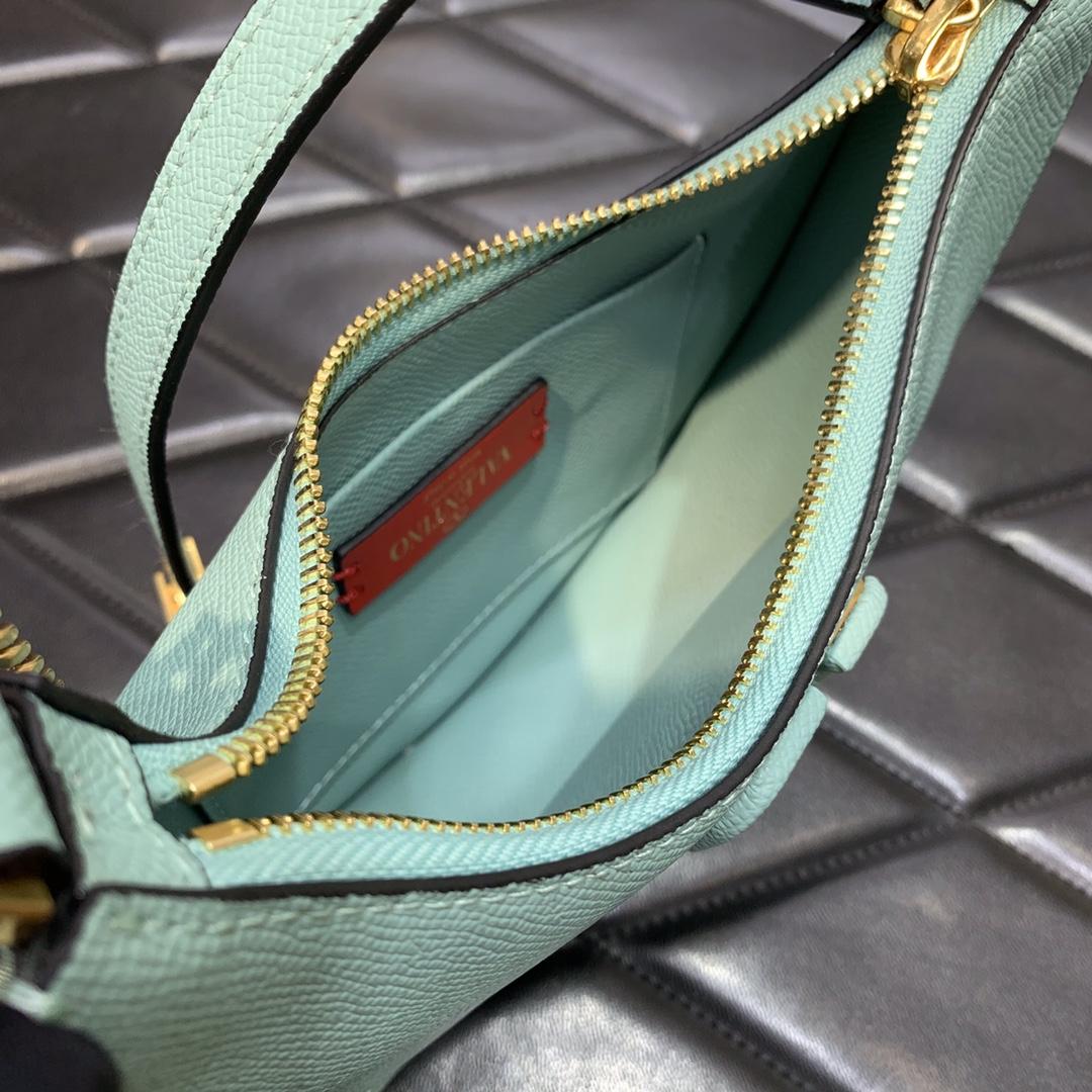 Valenti Garavani VLogo Signature Mini Bag (20-12-4cm) - DopestKickz
