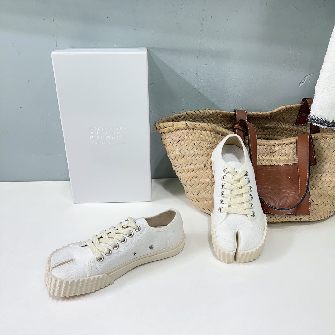 Maison Margiela Tabi Leather Sneakers - DopestKickz