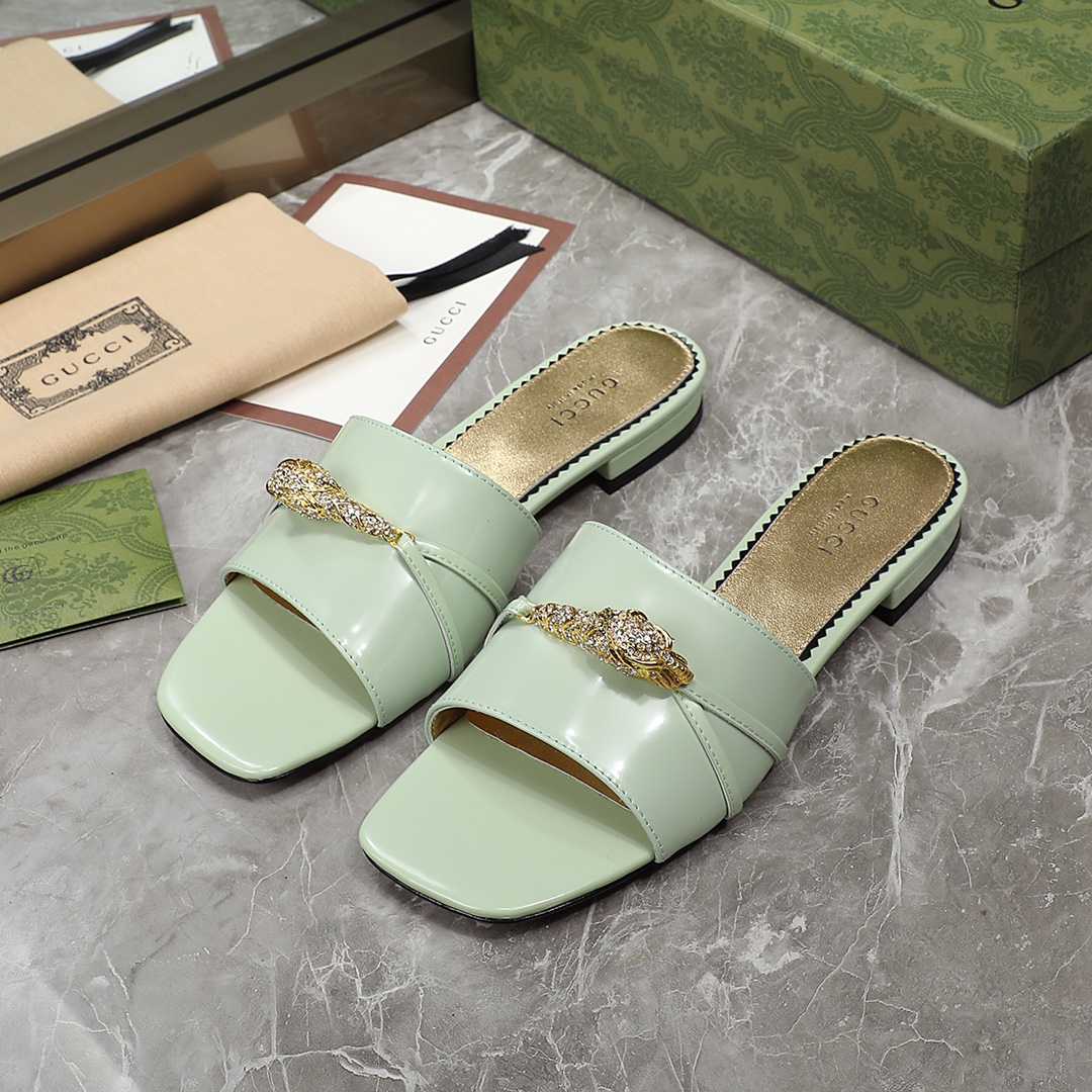 Gucci Women's Slide Sandal With Hardware - DopestKickz