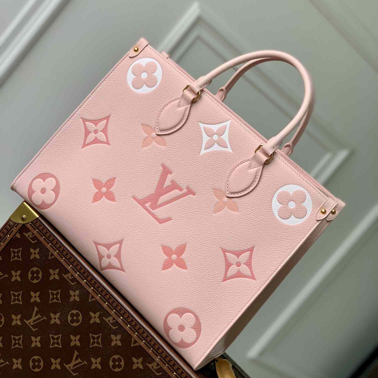 Louis Vuitton OnTheGo MM    M46542 - DopestKickz