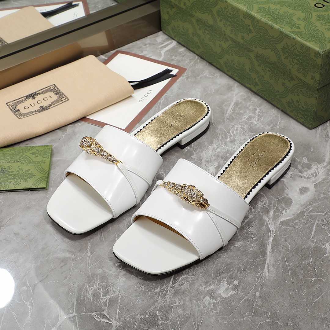 Gucci Women's Slide Sandal With Hardware - DopestKickz