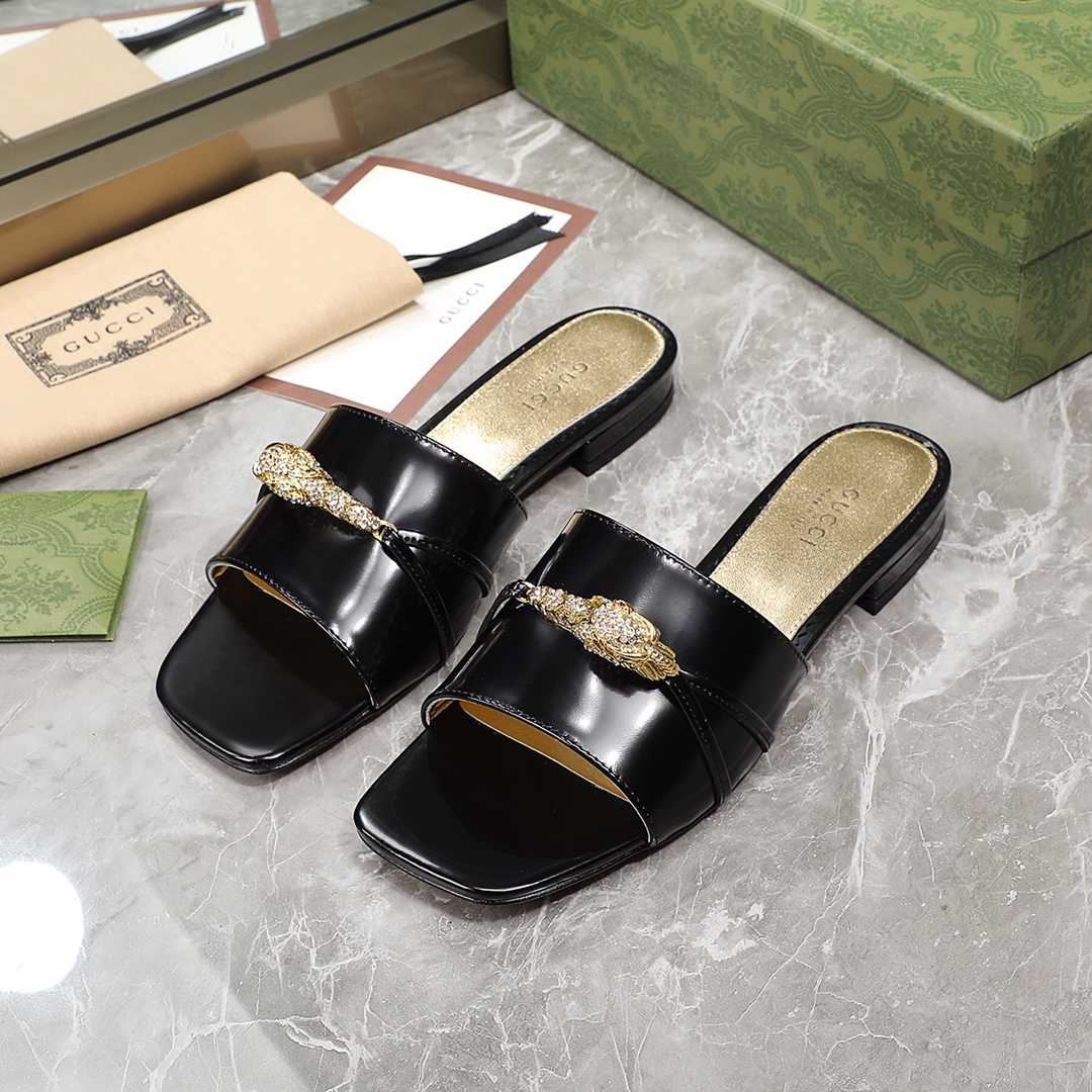 Gucci Women's Slide Sandal With Hardware - DopestKickz